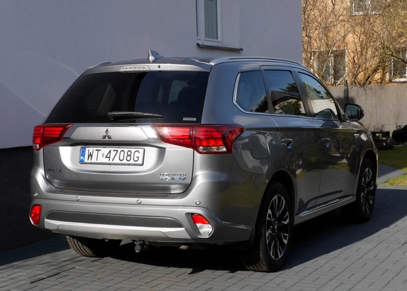 Mitsubishi Outlander cena 99500 przebieg: 114850, rok produkcji 2017 z Jordanów małe 529